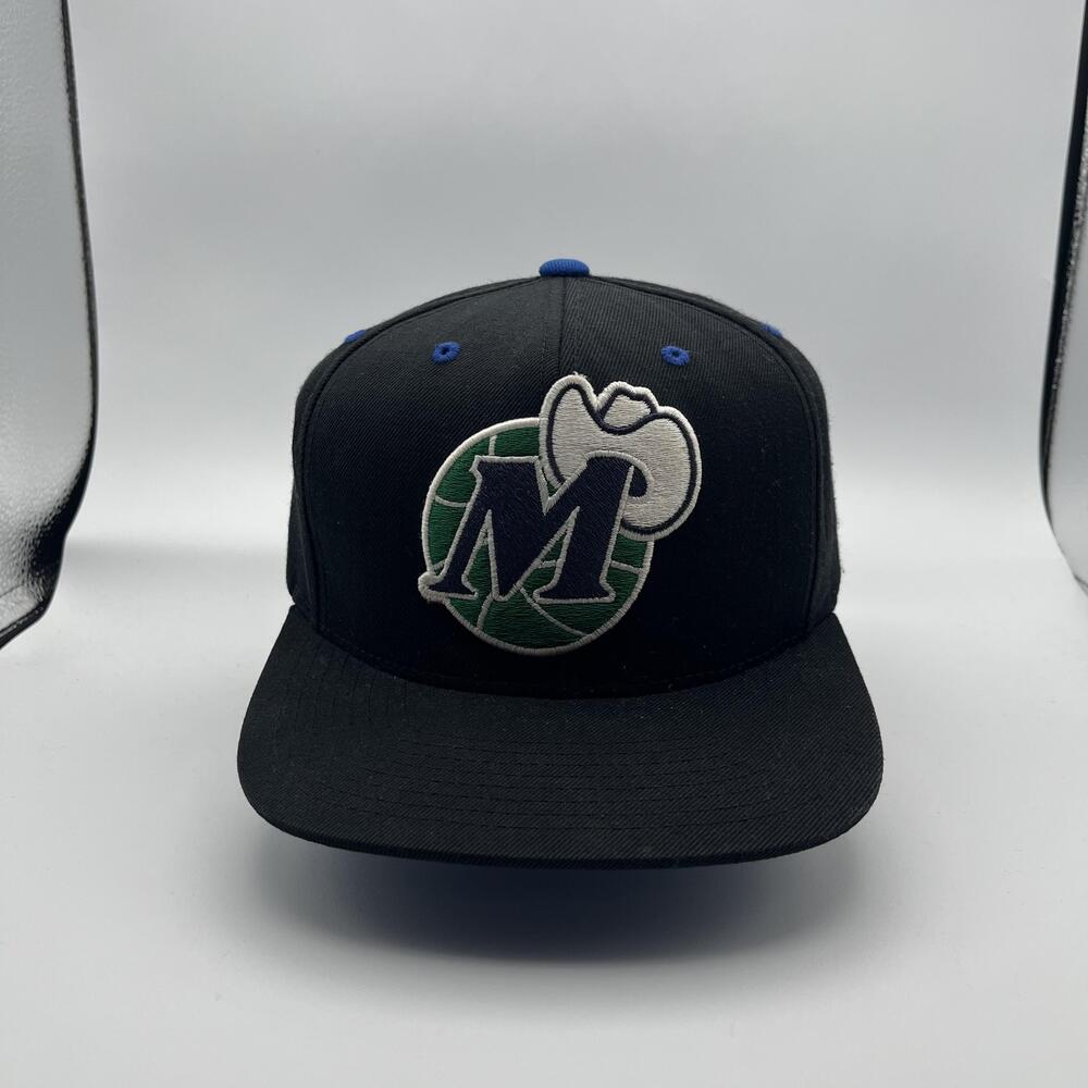 Dallas Mavericks Hat Cap Snap Back Mens One Size Black Blue NBA Mitchell & Ness